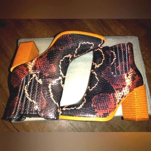 SNAKE SKIN MULTICOLOR BEAUTIFUL LADIES BOOTS SZ 6 - Picture 5 of 9